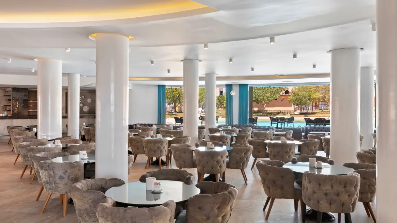 الفندق الباتروس ووتر فالي ريزورت نيفير لاند - الغردقة